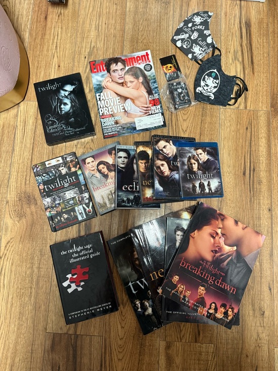 Twilight Other - Twilight Saga Collector Lot - Books, DVDs & Extras